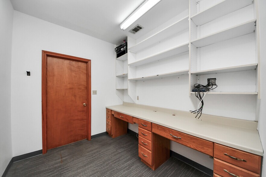 More Photos Of 13615 Bellaire Blvd, Houston Medical For Lease