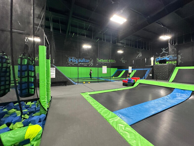 More Photos Of 1250 4th Ave NW, Minot Storefront For Lease