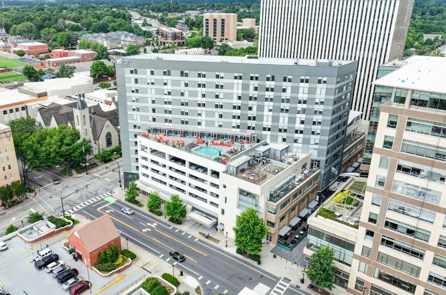 More Photos Of 106 W Washington St, Greenville General Retail For Lease