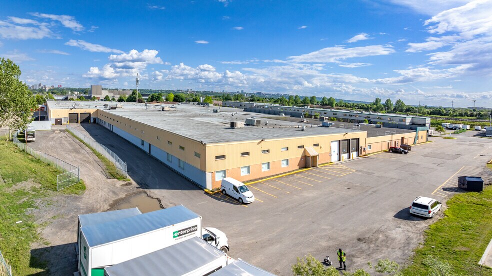 More Photos Of 650 Av Godin, Québec Warehouse For Lease