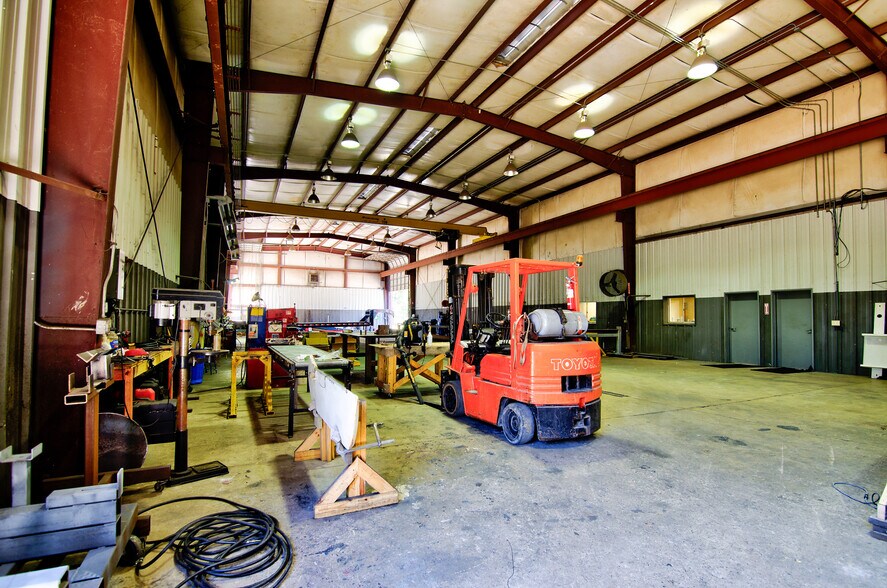 More Photos Of 9730 Shepard Hill Rd, Willis Warehouse For Sale