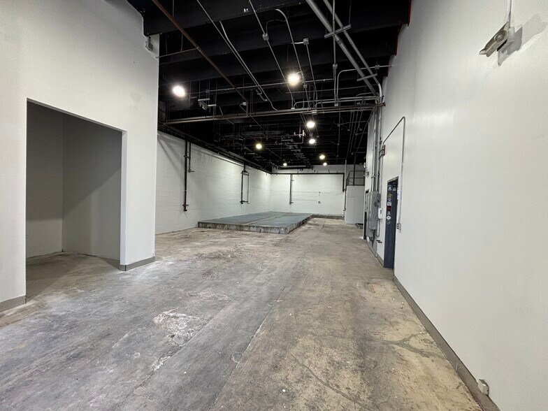 More Photos Of 120 NW 24th St, Miami Warehouse For Lease
