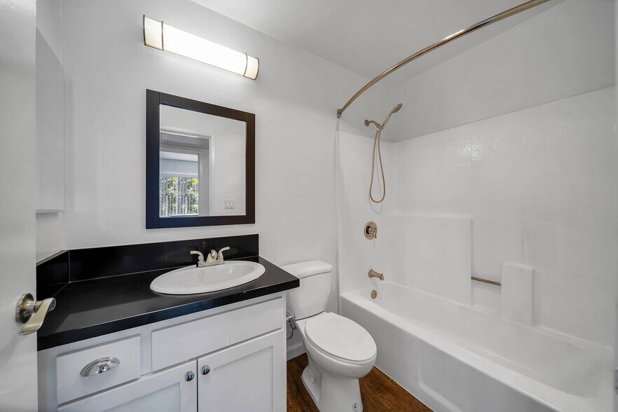 More Photos Of 1320 N Sycamore Ave, Los Angeles Apartments For Sale