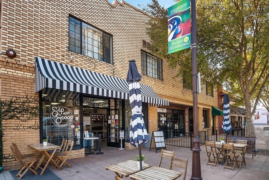 More Photos Of 234 Oak St, Brentwood Restaurant For Sale