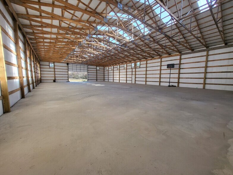 More Photos Of 841 Frances Ave, Neosho Flex For Sale