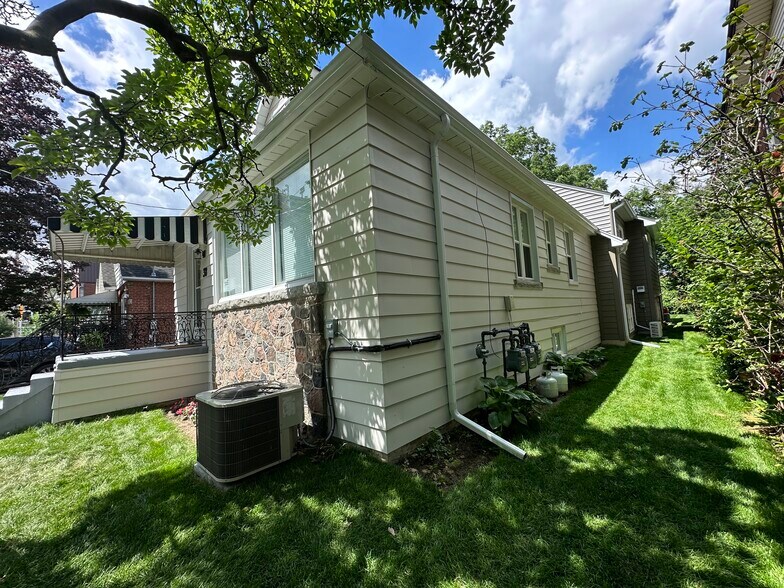 More Photos Of 38 Viewpoint Av, Hamilton Apartments For Sale