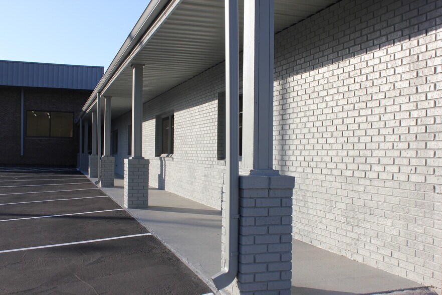 More Photos Of 2914 Gibbon Rd, Charlotte Freestanding For Lease