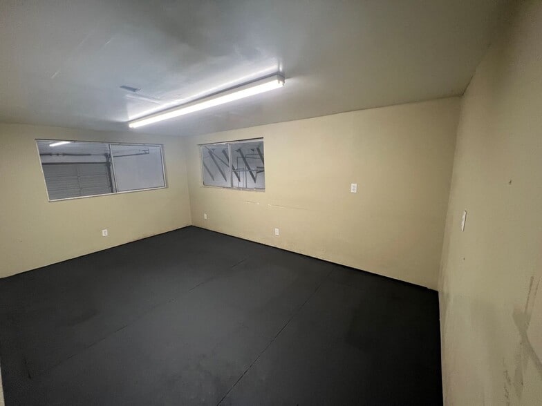 More Photos Of 2990 Portland Rd NE, Salem Warehouse For Lease