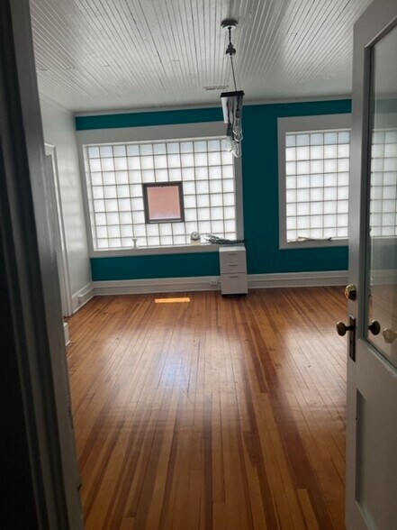 More Photos Of 411 E Broad St, Fuquay Varina Storefront Retail Office For Lease