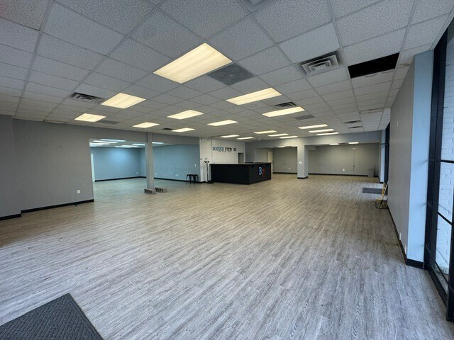 More Photos Of 1870 Midtown Dr, Columbus Flex For Lease