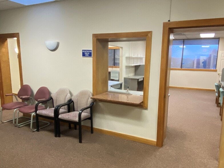 More Photos Of 22 Pine St, Bristol Medical For Lease