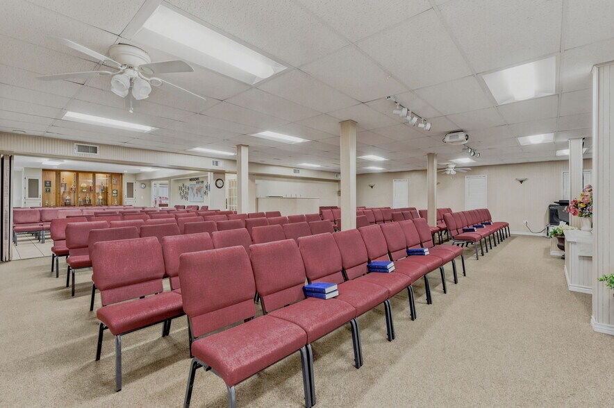 More Photos Of 3401 N Frazier St, Conroe Specialty For Sale