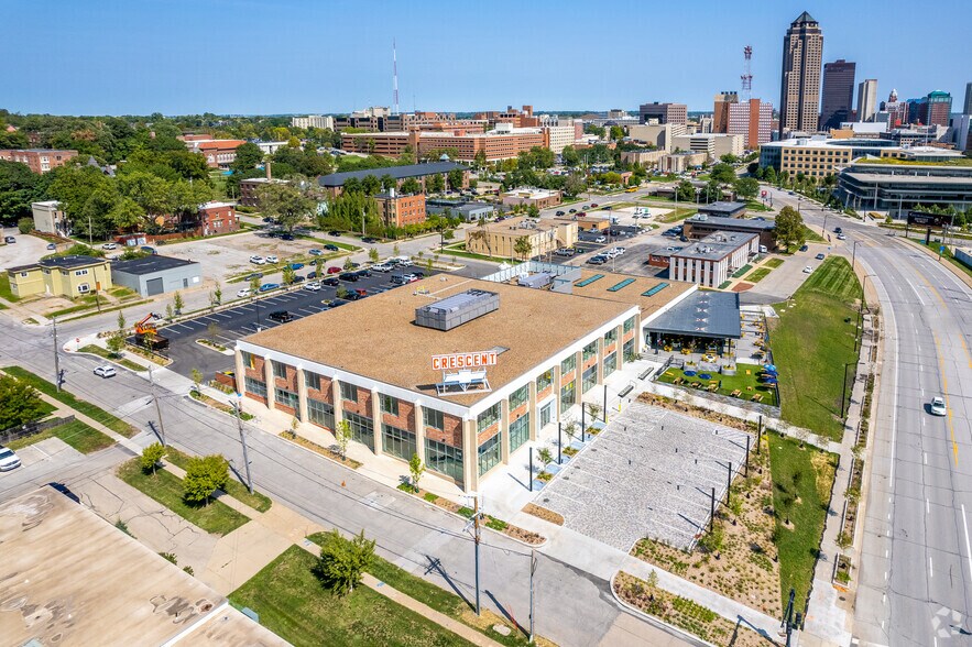 More Photos Of 555 17th St, Des Moines Storefront Retail Office For Lease