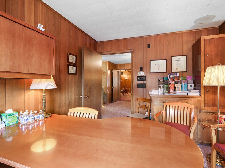 More Photos Of 520 2nd St, Excelsior Funeral Home For Sale