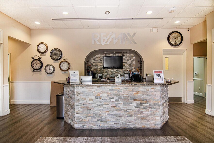 More Photos Of 2326 Del Prado Blvd, Cape Coral Office For Lease