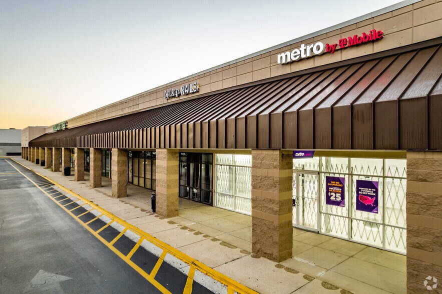 More Photos Of 8111-8481 John Young Pky, Orlando Unknown For Lease