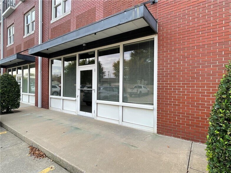 More Photos Of 206 SW 8th St, Bentonville Apartments For Lease