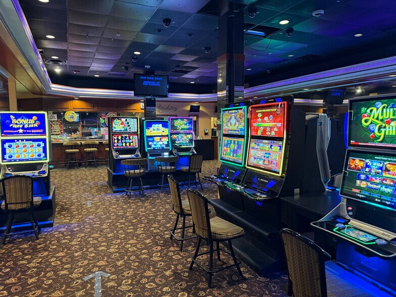 More Photos Of 12704 120th St NW, Edmonton Casino For Sale