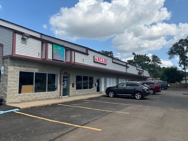 More Photos Of 37466-37522 Ann Arbor Trl, Livonia Storefront For Lease