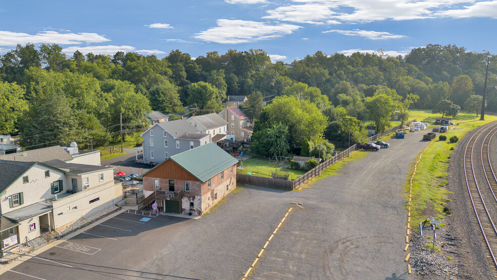 More Photos Of 36 Railroad St, Linfield Restaurant For Sale