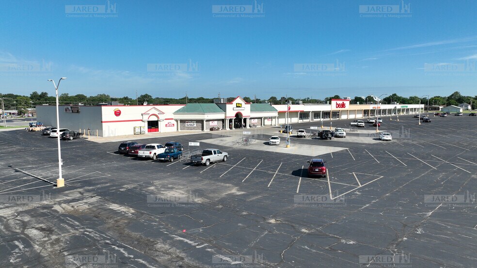 More Photos Of 100 Hall St, Coffeyville Unknown For Lease