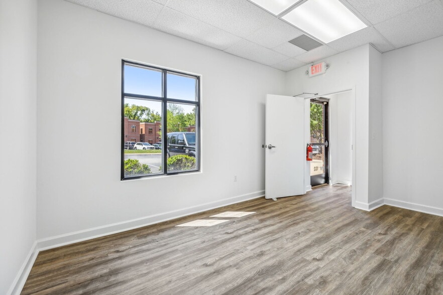 More Photos Of 106 Mission Ct, Franklin Office For Sale