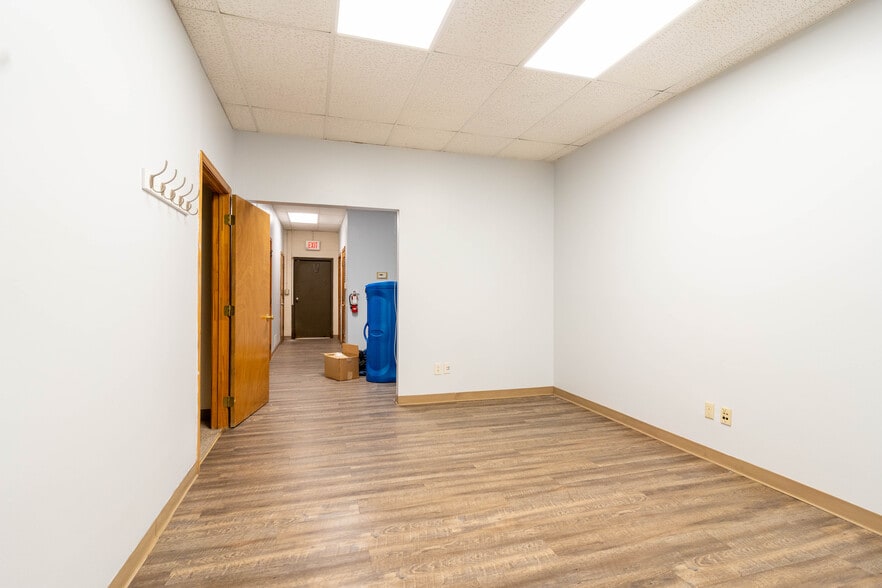 More Photos Of 11813 W 77th St, Lenexa Office For Sale