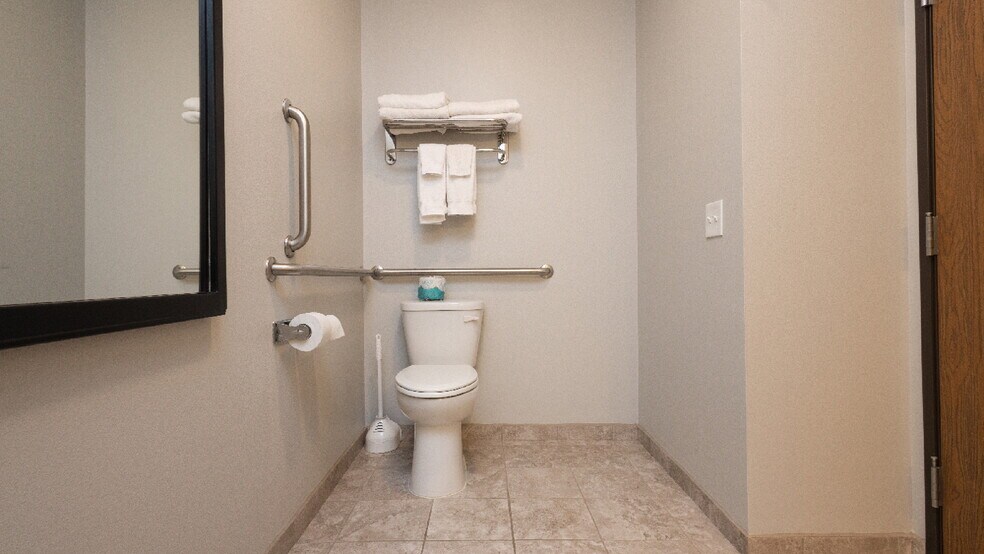 More Photos Of 102 Glenhaven Dr, Battle Lake Hospitality For Sale