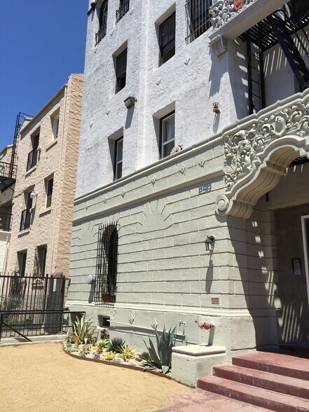 More Photos Of 250 S Kenmore Ave, Los Angeles Apartments For Sale