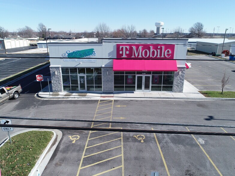 More Photos Of 2530 Grand Ave, Carthage General Retail For Sale