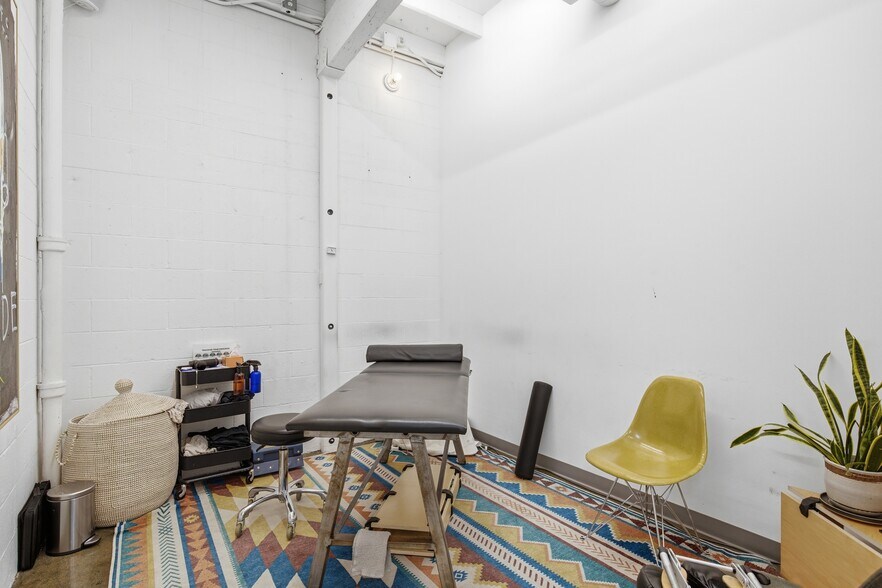 More Photos Of 11461 W Washington Blvd, Los Angeles General Retail For Lease
