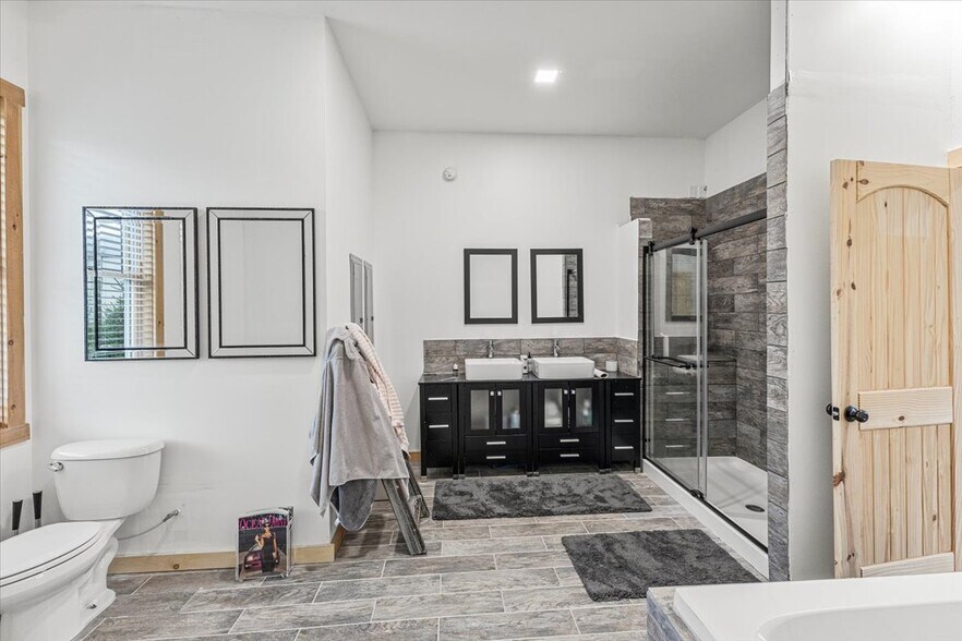 More Photos Of 241 Industrial Park Rd, Mountain City Warehouse For Sale