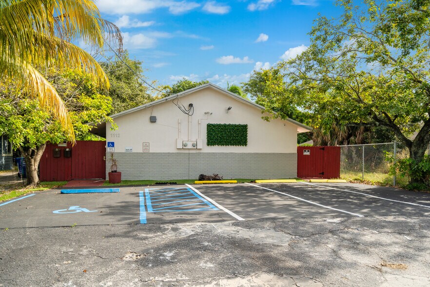 Primary Photo Of 1112 NE 5th Ave, Fort Lauderdale Hospitality For Sale