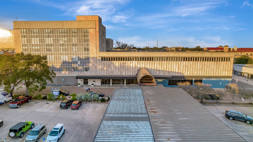 More Photos Of 120 S Main St, Victoria Office For Sale