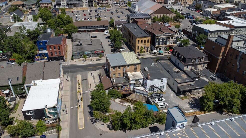 More Photos Of 197 Hunter St W, Peterborough Storefront Retail Residential For Lease