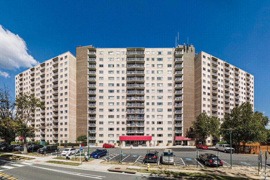 Primary Photo Of 2500 N Van Dorn St, Alexandria Apartments For Lease