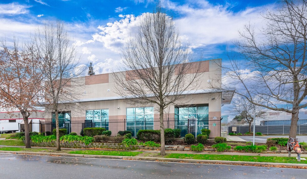 More Photos Of 1030 N D St, Sacramento Light Manufacturing For Sale