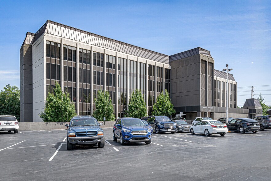 More Photos Of 5384 Poplar Ave, Memphis Office For Lease