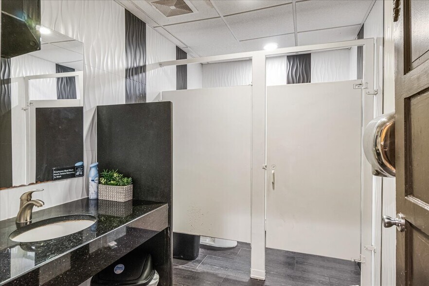 More Photos Of 4 Main St, Kings Park Storefront Retail Residential For Sale