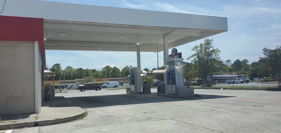 More Photos Of 1102 Blanding Blvd, Orange Park Service Station For Sale