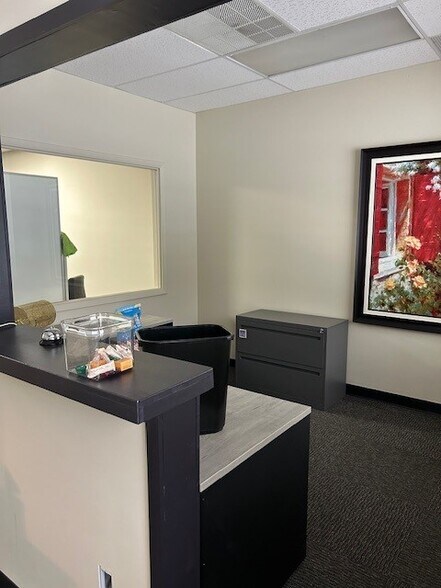 More Photos Of 5521 W Cleveland St, South Bend Light Distribution For Lease