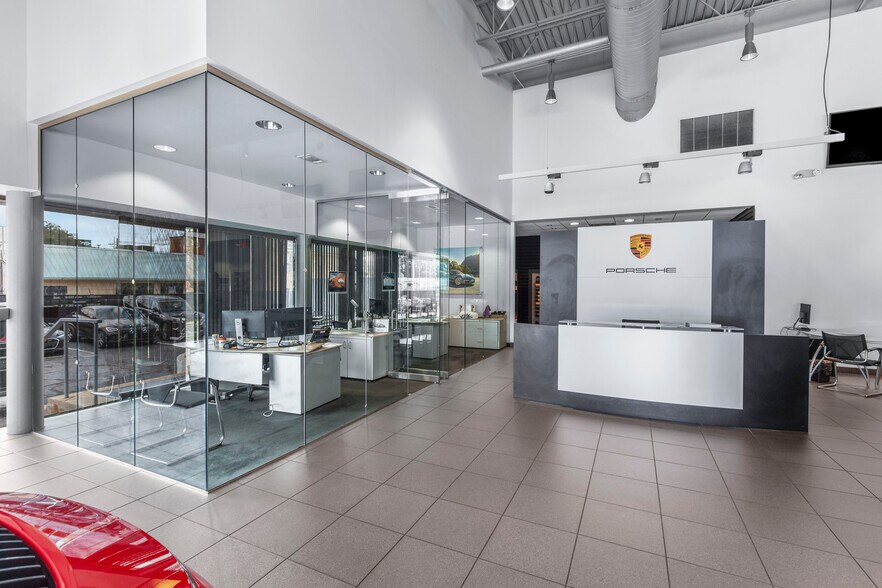 More Photos Of 5385 N I 55 St, Jackson Auto Dealership For Sale