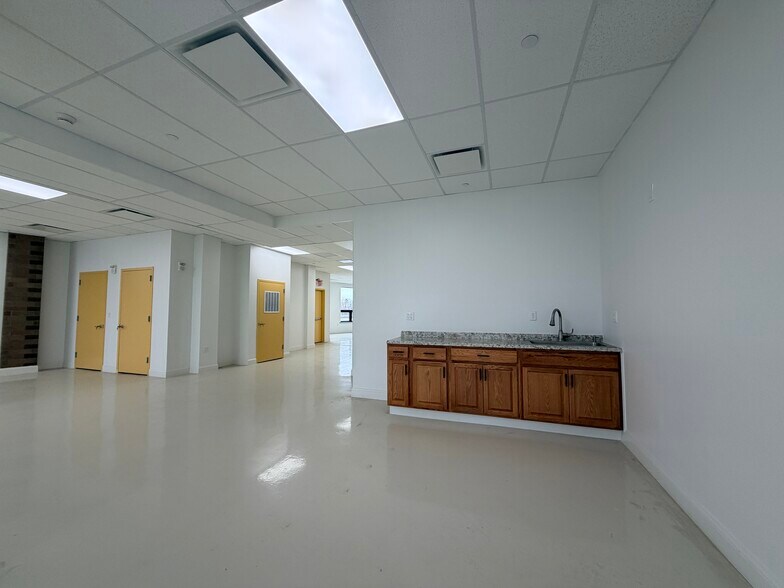 More Photos Of 306 Powers St, Brooklyn Office For Lease