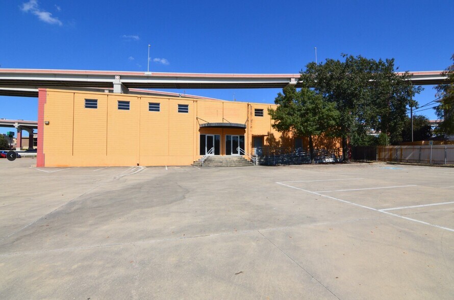 Primary Photo Of 202 NE Loop 410, San Antonio Flex For Lease