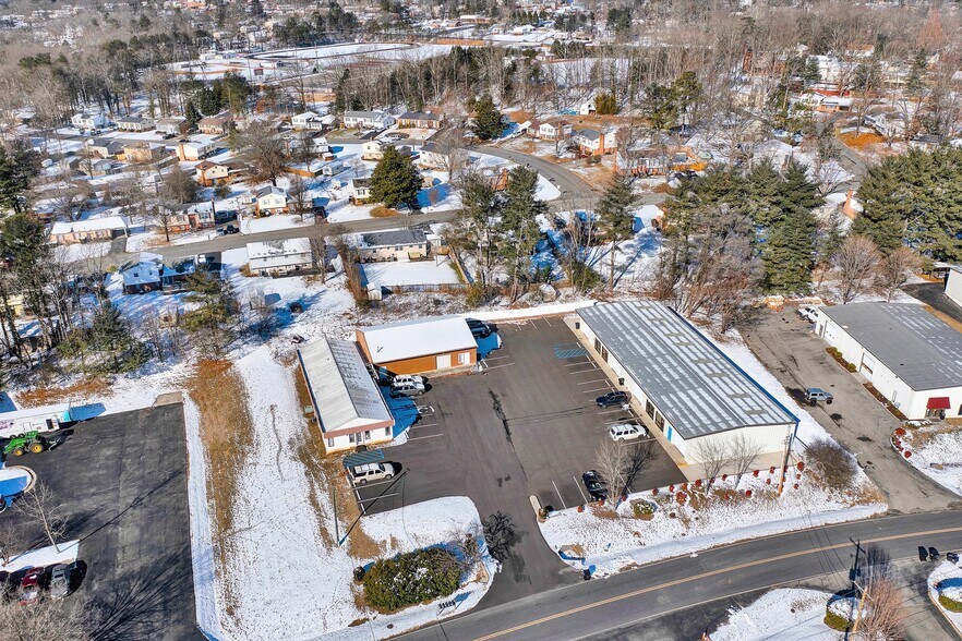 More Photos Of 6530-6536 Commonwealth Dr, Roanoke Research And Development For Lease