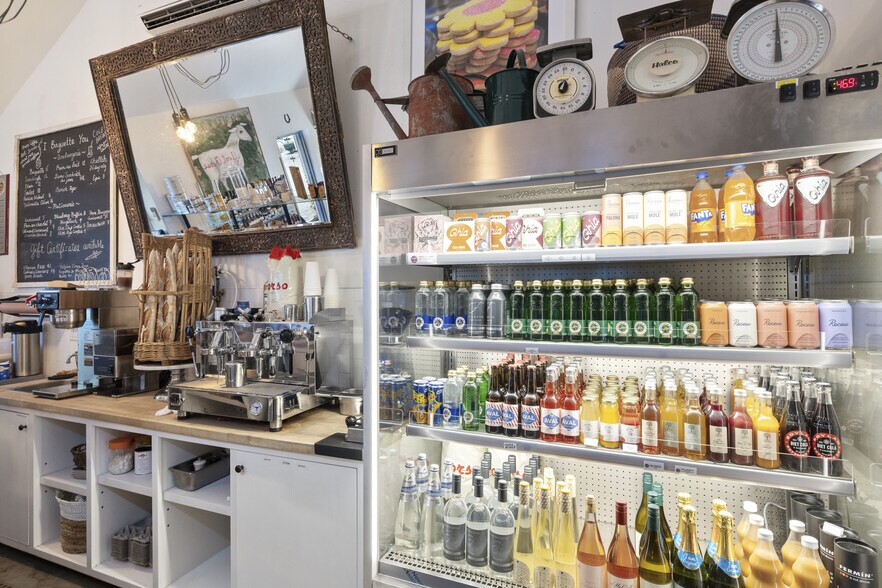 More Photos Of 1970 Montauk Hwy, Bridgehampton Restaurant For Sale