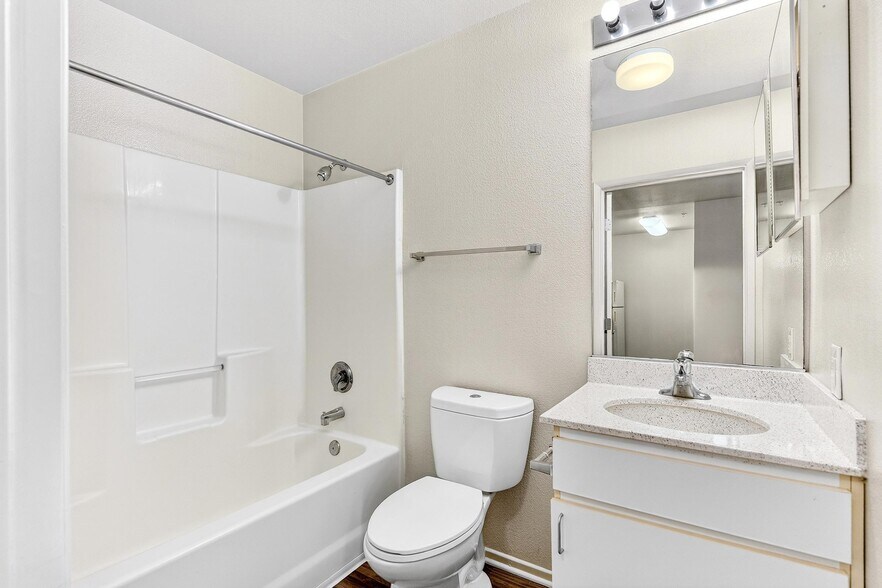 More Photos Of 900 F St, San Diego Apartments For Lease