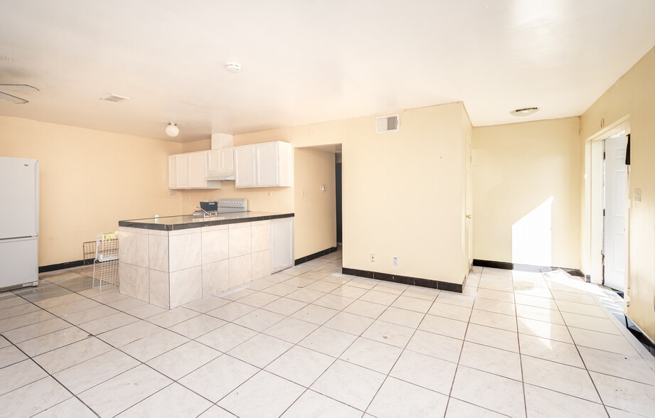 More Photos Of 100 Nedra Ct, Sacramento Multifamily For Sale