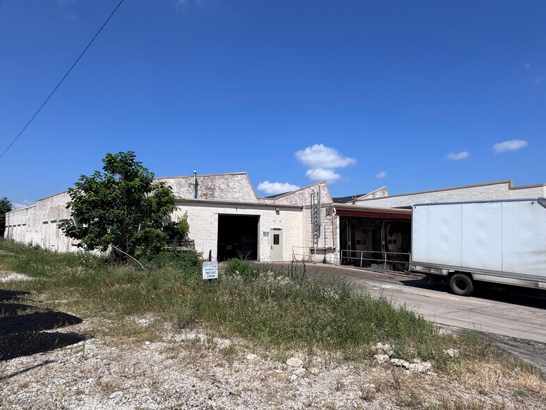 More Photos Of 510 N Pearl St, Macomb Industrial For Sale