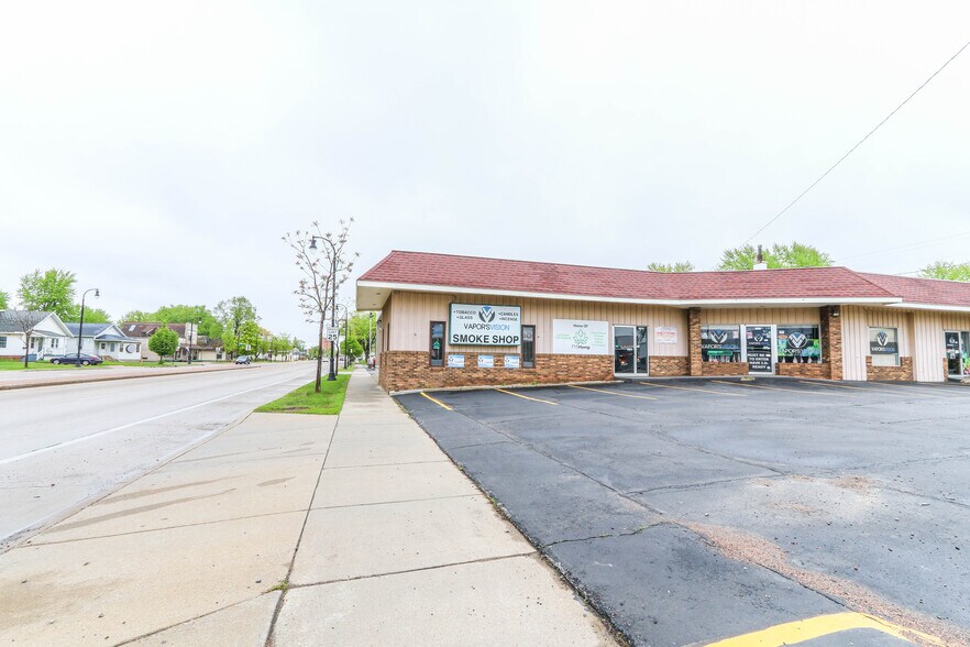 More Photos Of 1301-1305 S Central Ave, Marshfield Convenience Store For Sale